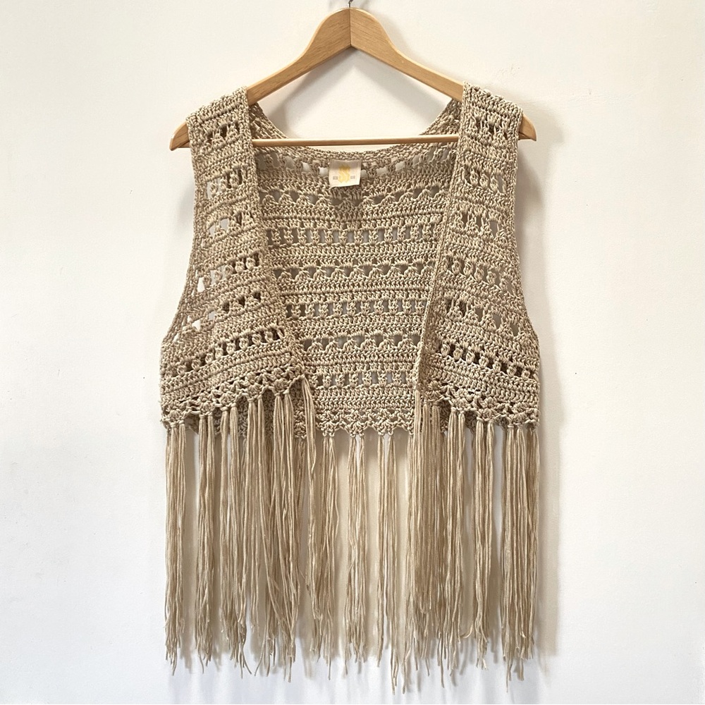 SIS SIS- Crotched fringe vest-